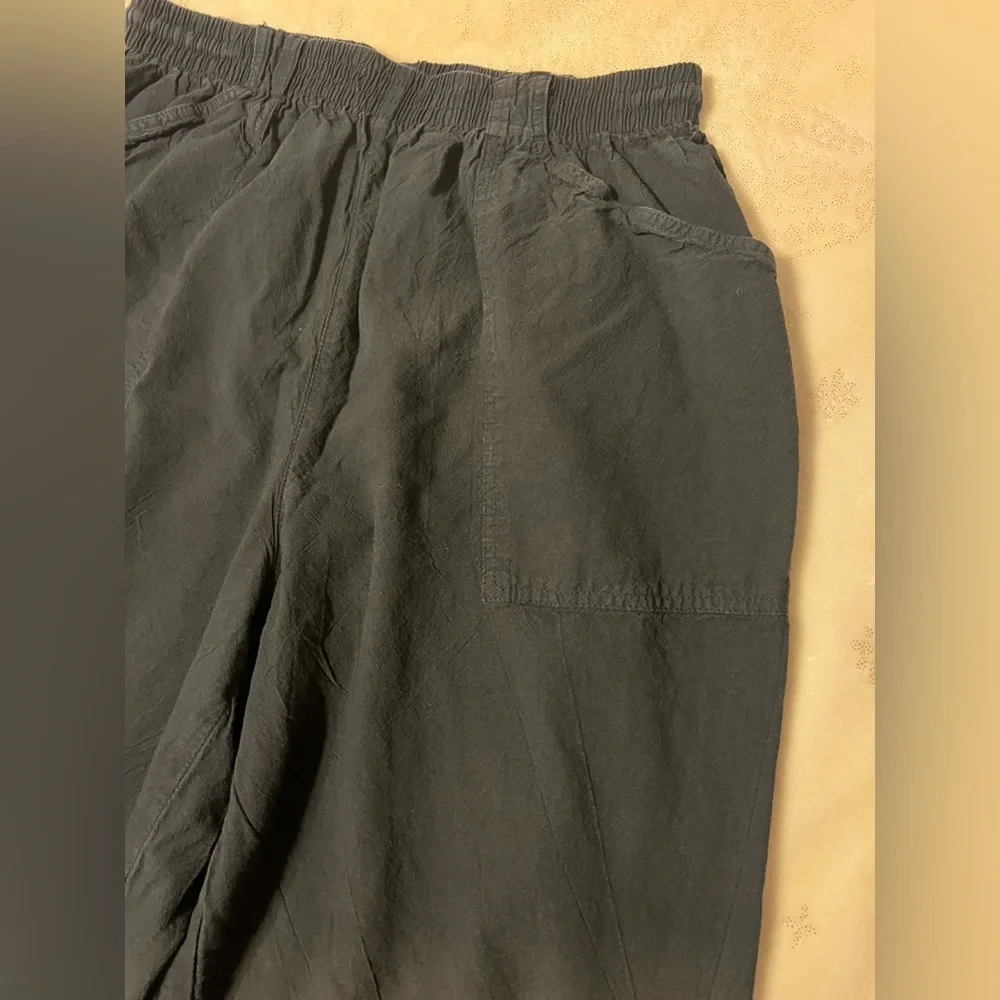 EUC White Stag Women's Black Relaxed Fit Cargo Pants/Capris size S/M
